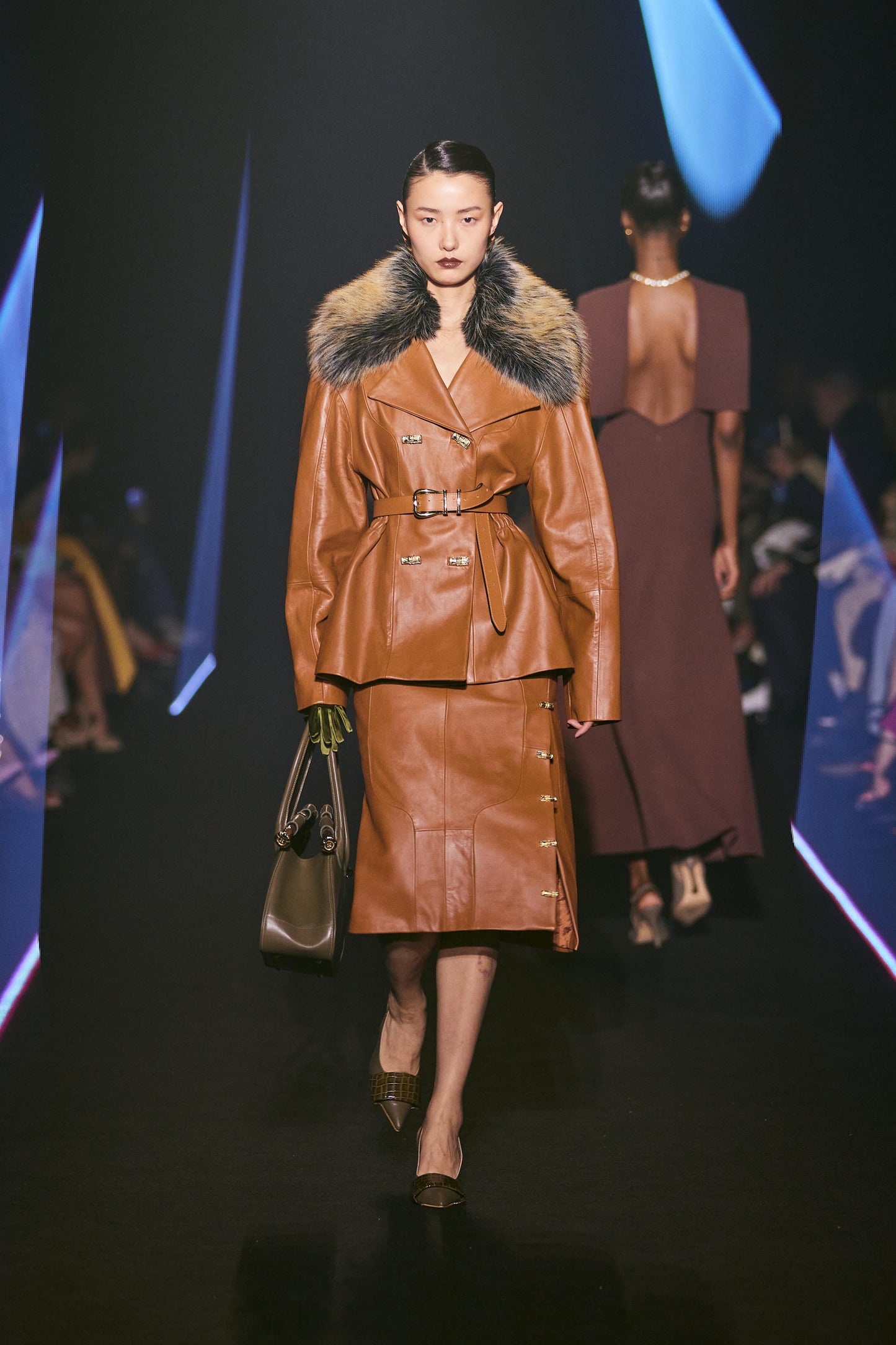 LOOK 17