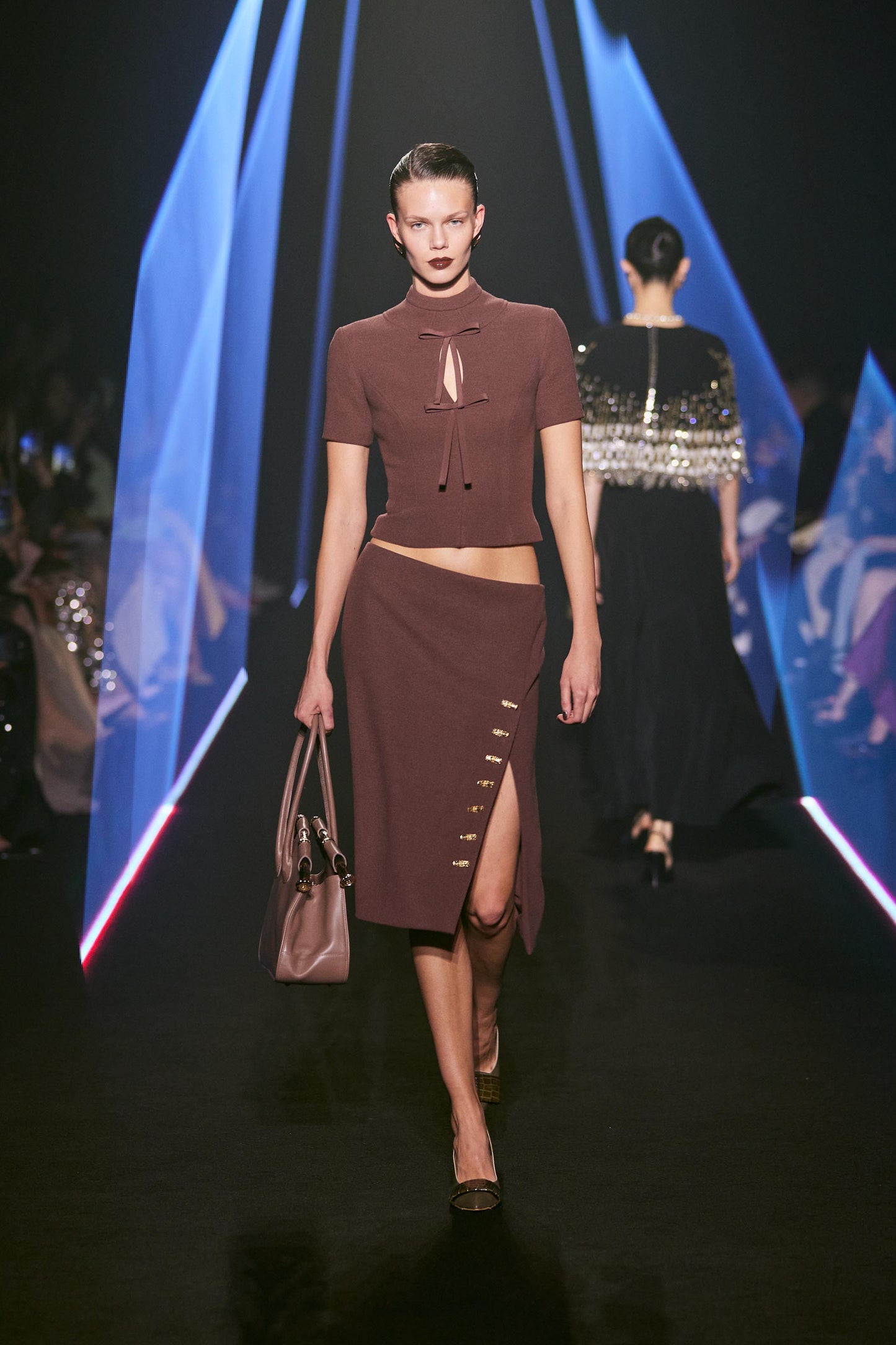 LOOK 19