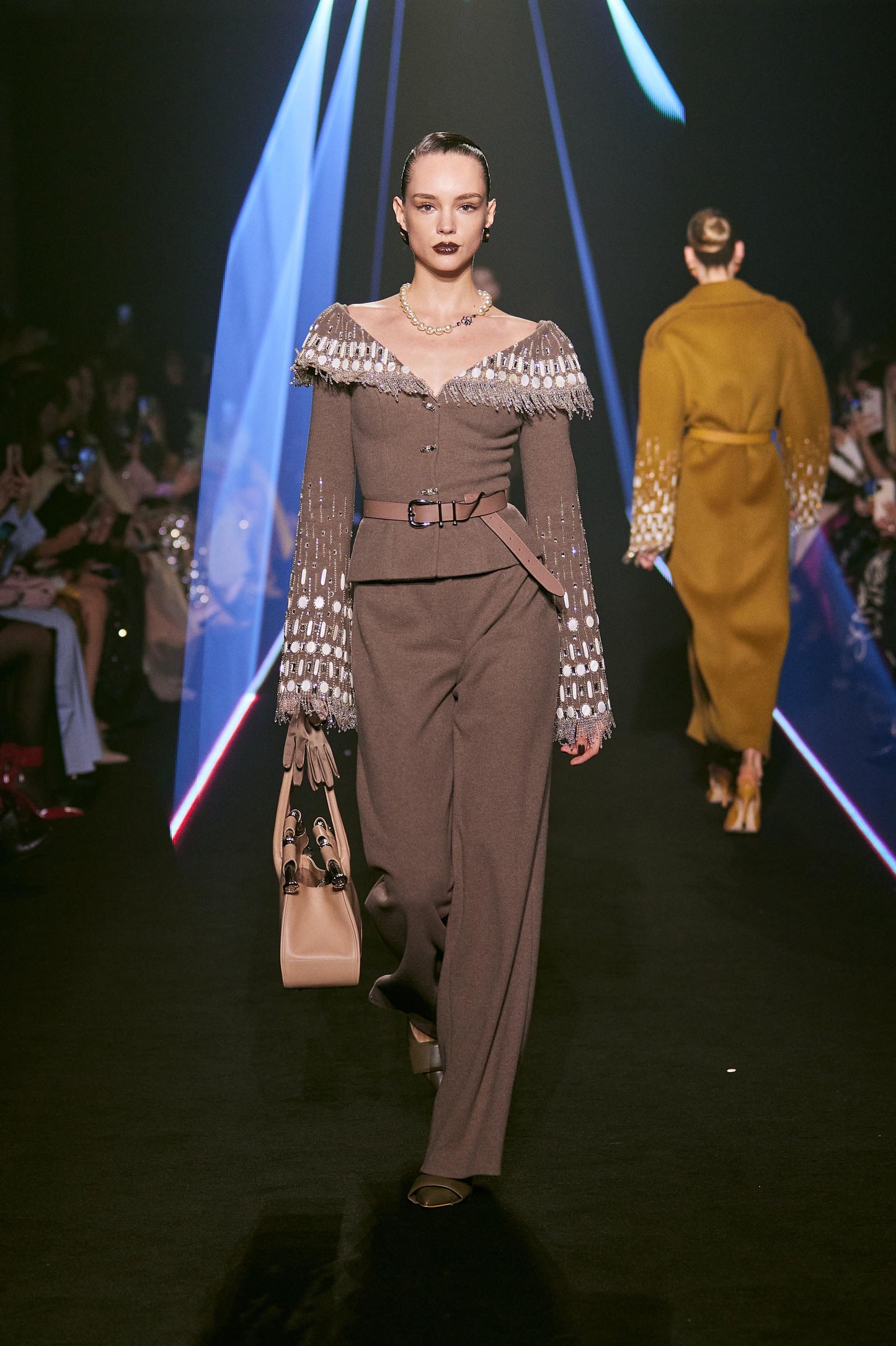 LOOK 24