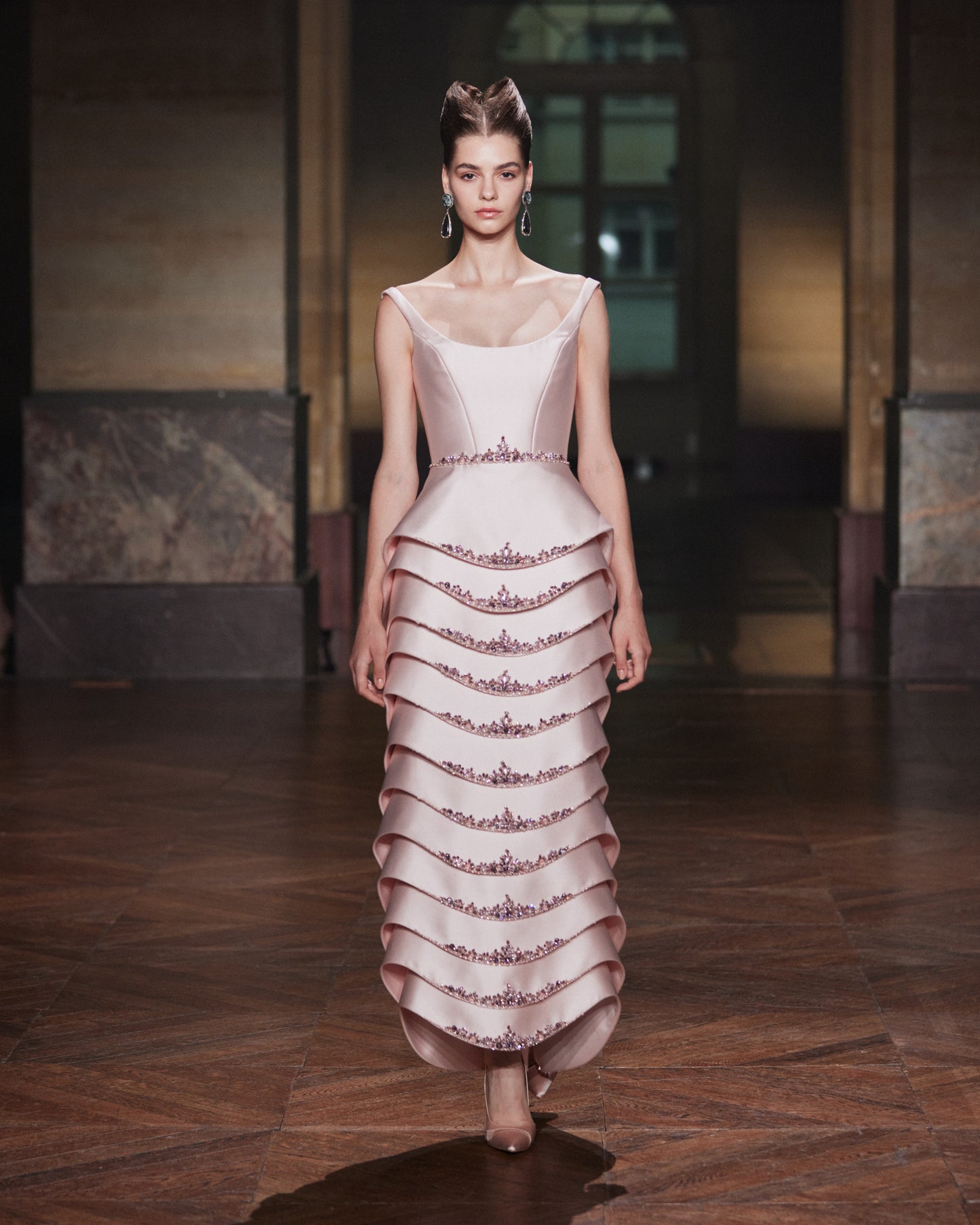 LOOK 32