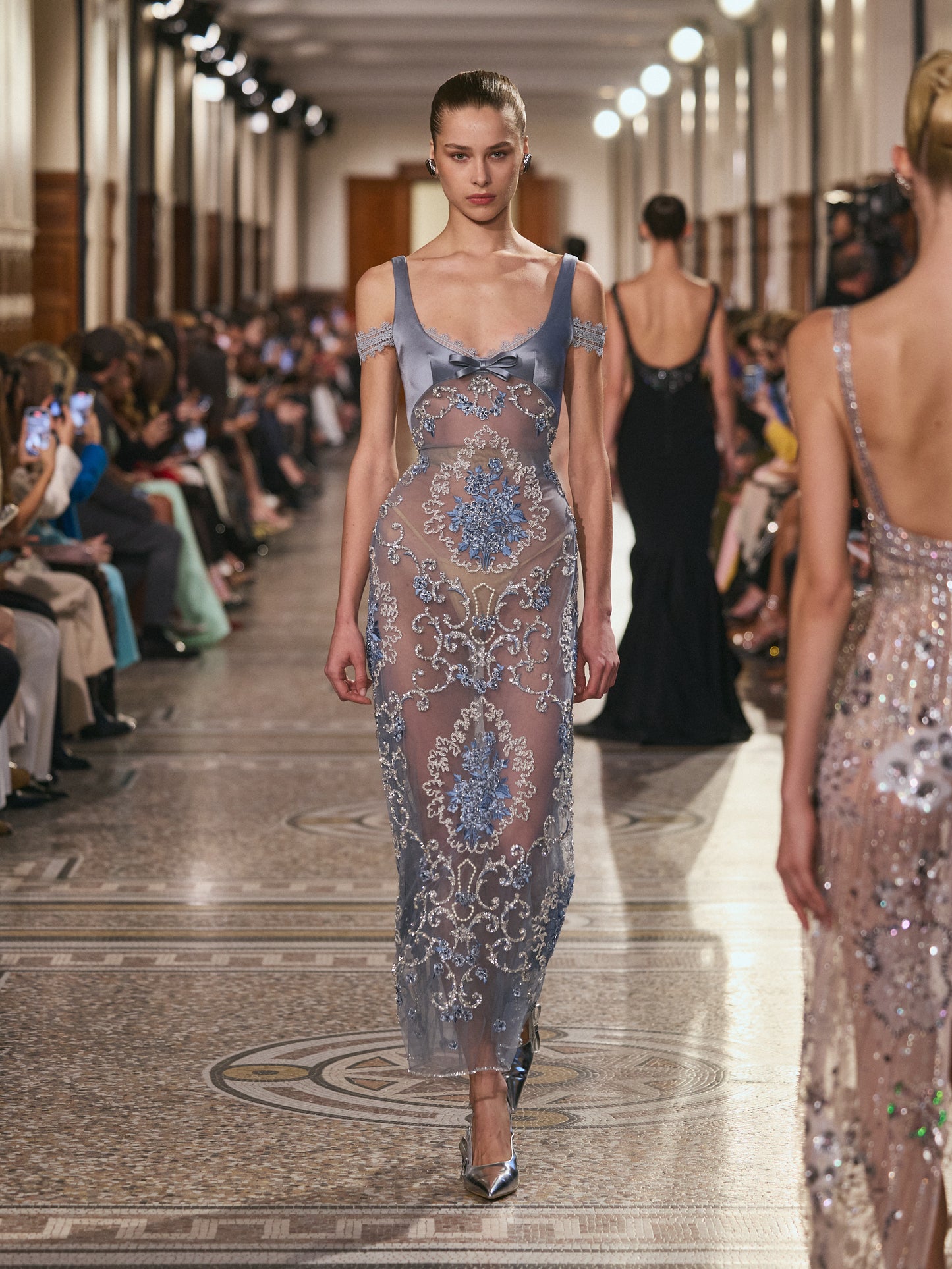 LOOK 38