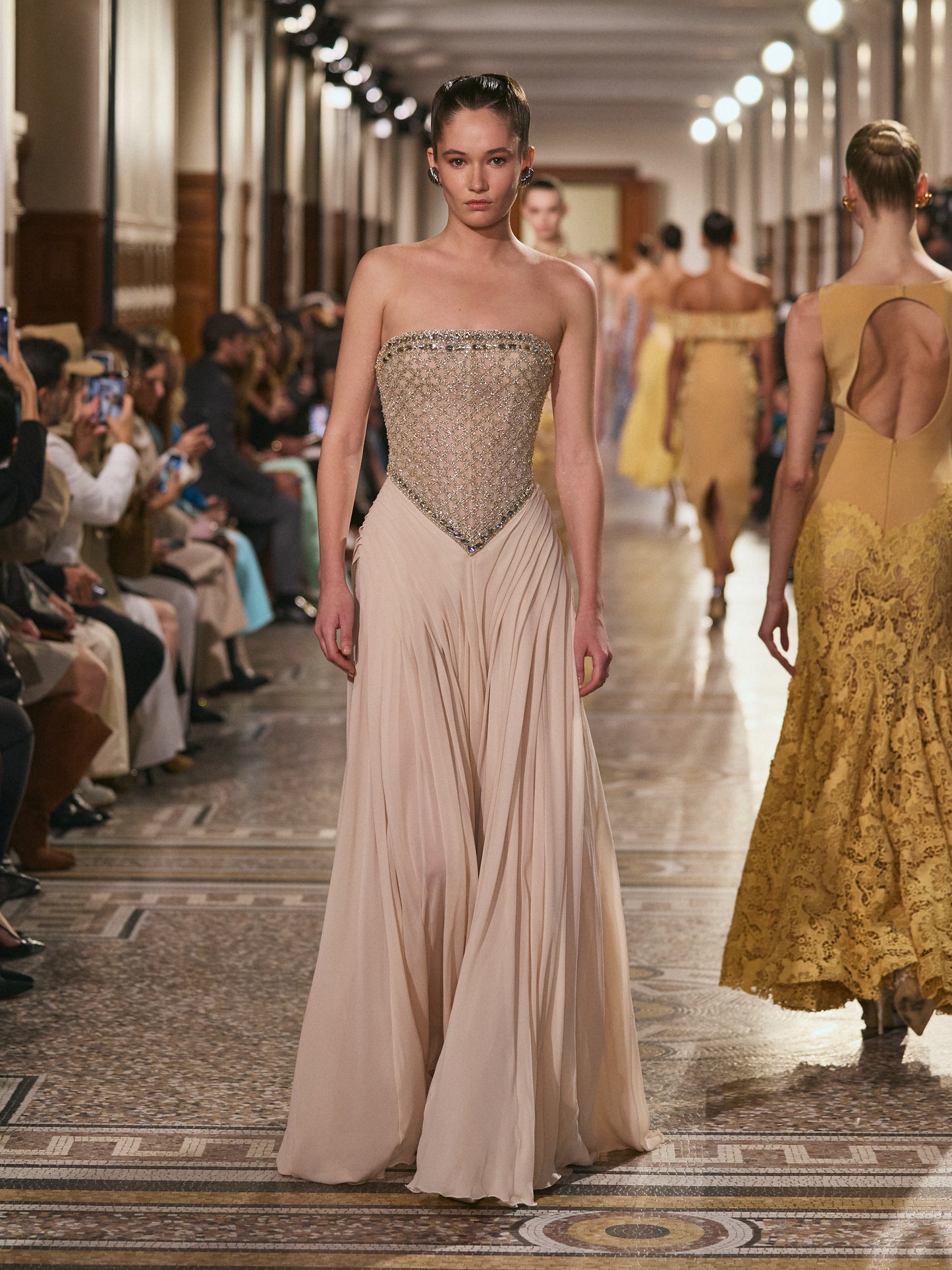 LOOK 53
