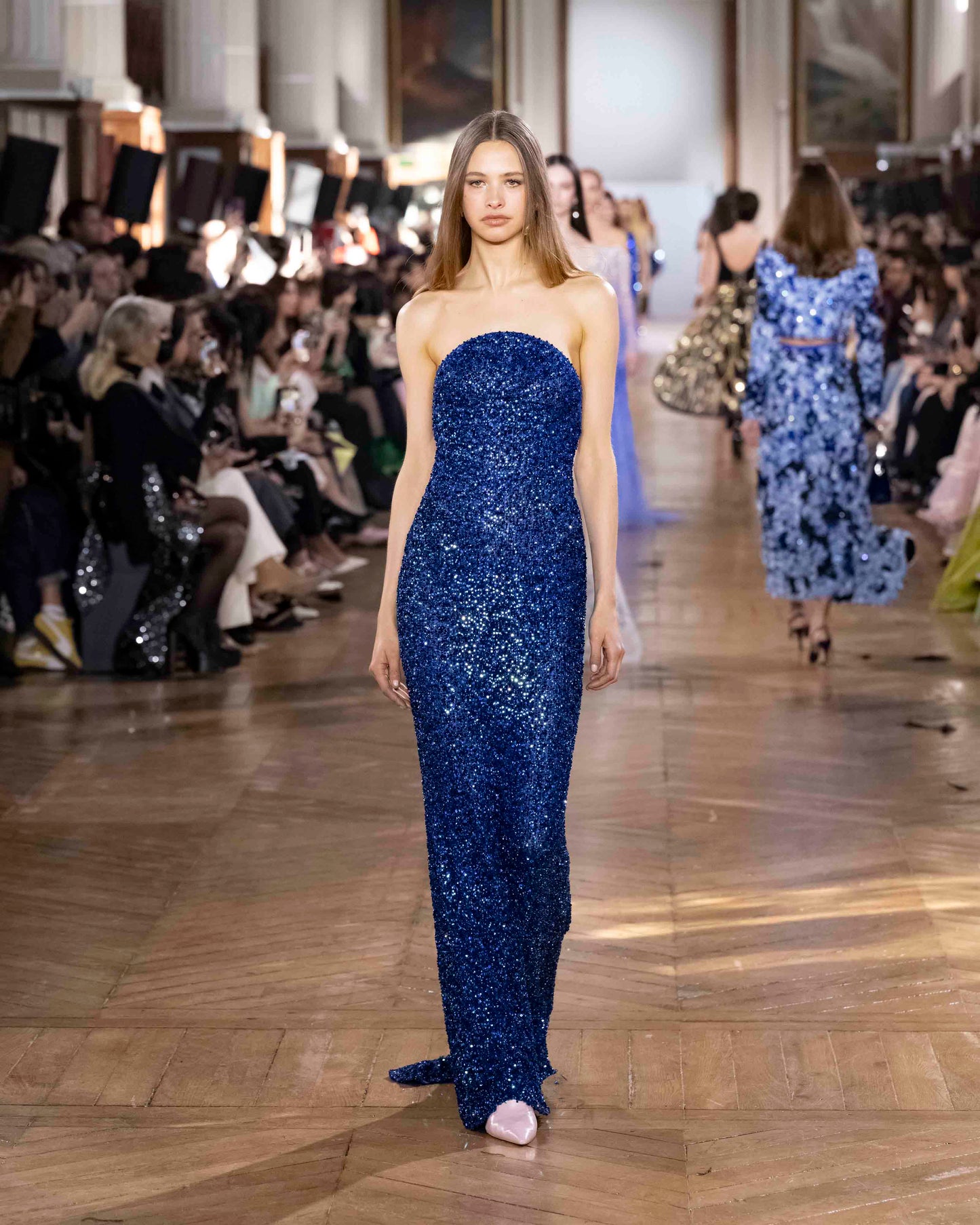 LOOK 19
