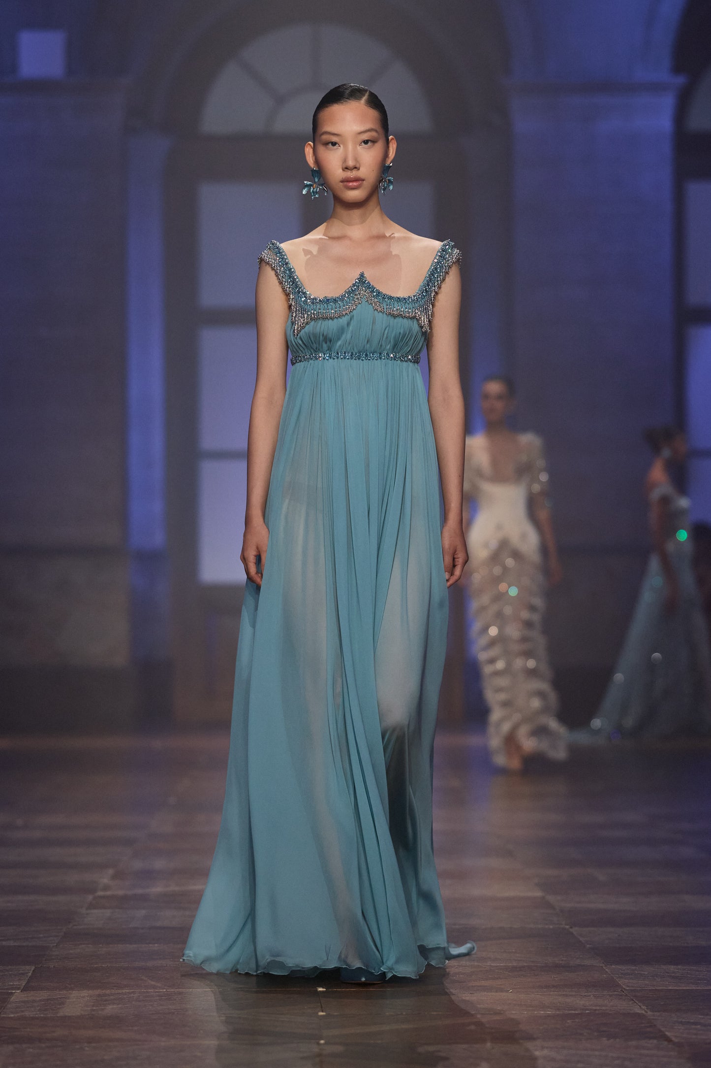 LOOK 32